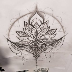 做武术教练的扶先生莲花纹身手稿